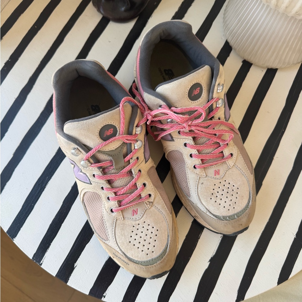 New Balance - Picture 2 of 3